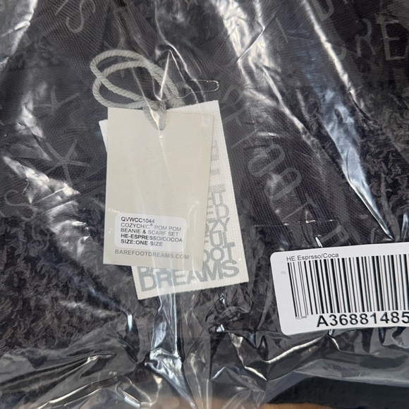 NWT Barefoot Dreams CozyChic Pom-Pom Beanie and Scarf Set in ESPRESSO / COCOA - Picture 5 of 5